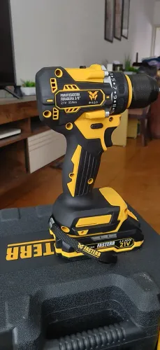 Vendo Parafusadeira/Furadeira 21v FASTERR com motor BRUSHLESS.