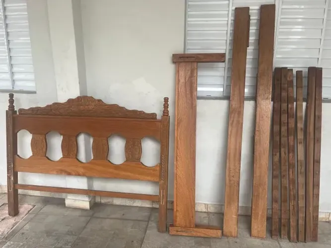 Cama de casal madeira maciça
