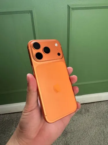 IPhone 17 pro max laranja com caixa