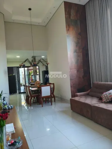 CASA DE CONDOMÍNIO à venda, 3 quartos, 2 suítes, 4 vagas, NOVO MUNDO - Uberlândia/MG