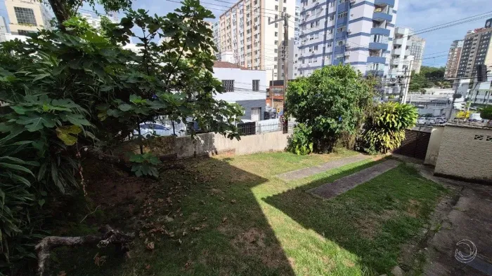 Terreno com 404,30m² no Centro
