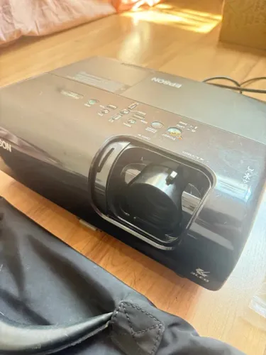 Projetor Epson PowerLite S5+ com controle + case de transporte + adaptador HDMI