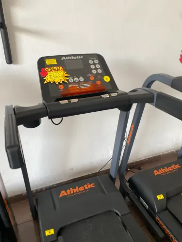Esteira para corrida até 16 km suporta 130 kg 