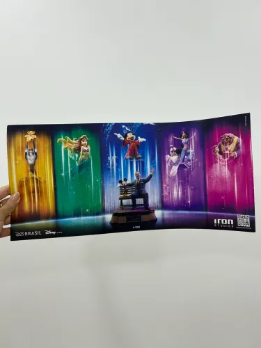 Poster D23 Brasil estátua Walt Disney e Mickey iron studios 