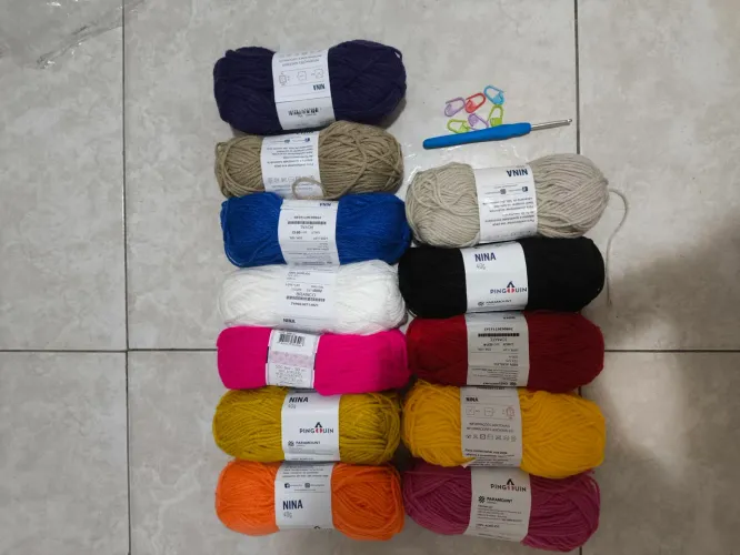 12 lãs+agulha de crochê+marca pontos