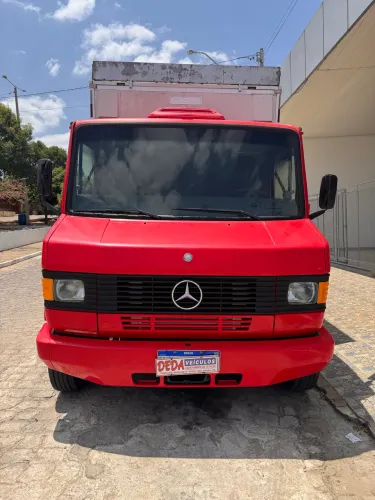 Mercedes 710 baú 2011