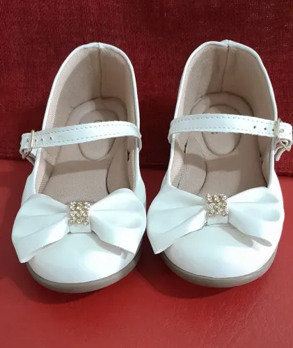Sapatilha Infantil Branca com Laço e Strass