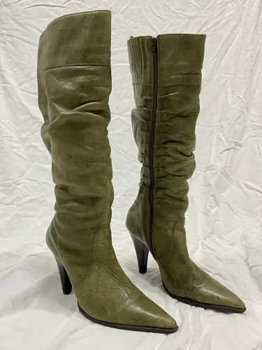 Bota Cano Alto Claudia Mourão Verde