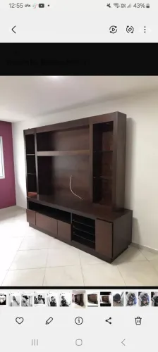 Rack para TV, bastante espaço e compartimento