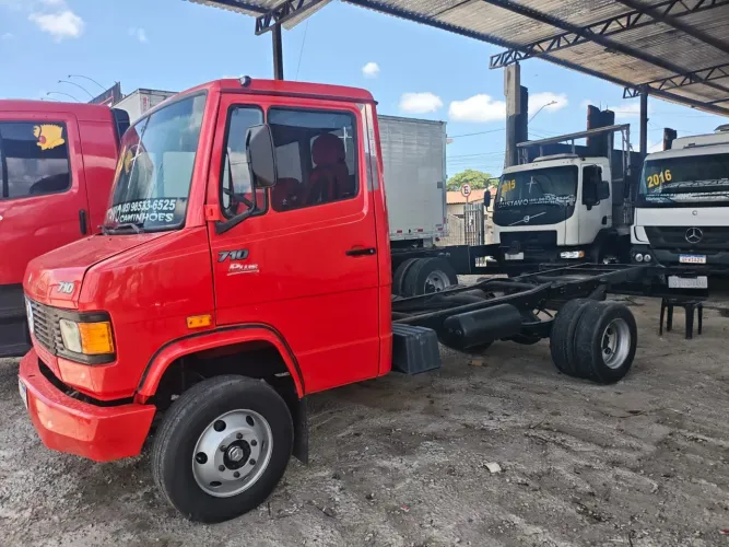 Mercedes - Benz 710 Plus novinha 2012