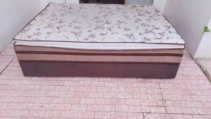 Cama Box Casal com Colchão - Bom Estado