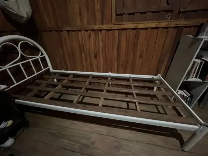 base de cama de ferro à venda