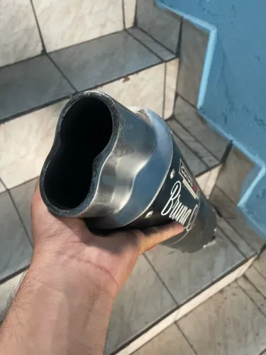 Escapamento Coyote RS5 serve em qualquer moto alta