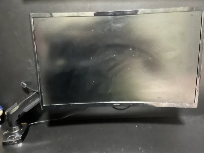 Monitor 24Pol Curvo