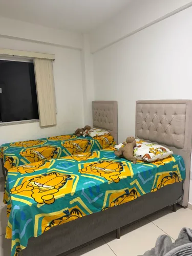 Cama de solteiro com cabeceira