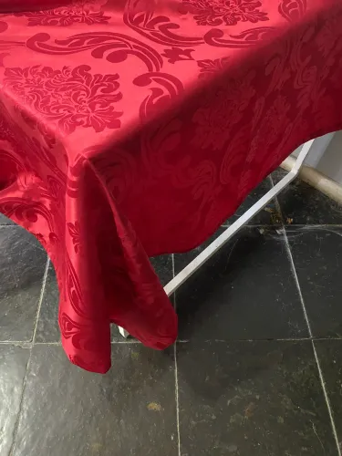 Toalha de Mesa Jacqard - Vermelho vinho