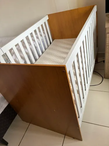 Berço com colchão novo 
