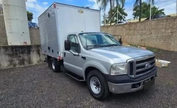 FORD F-350 BAÚ SECO ANO 2015.