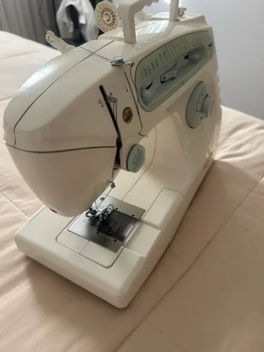 Máquina de costura Singer Bella