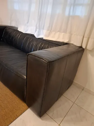Sofá couro 4 lugares 