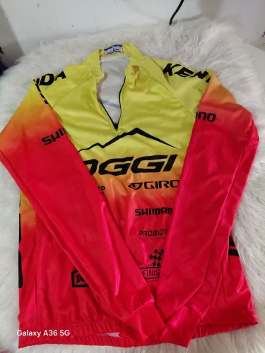 Blusa para ciclista ( numeração: M )