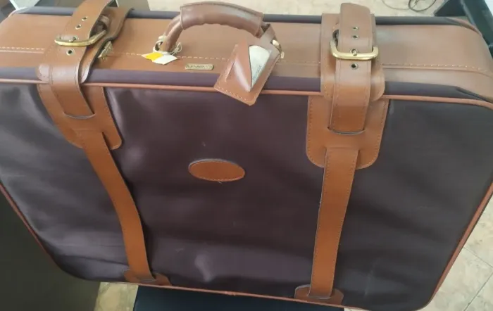 Mala viagem VINTAGE - PRIMÍCIA - material sintético marrom e nylon - excelente estado 