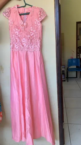 vendo dois vestidos lindos,usados somente uma vez