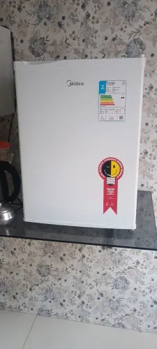 Vendo frigobar semi novo menos de dois meses de comprado e cento e dez mais já vai com o t