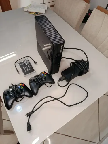 Xbox 360 super slim desbloqueado