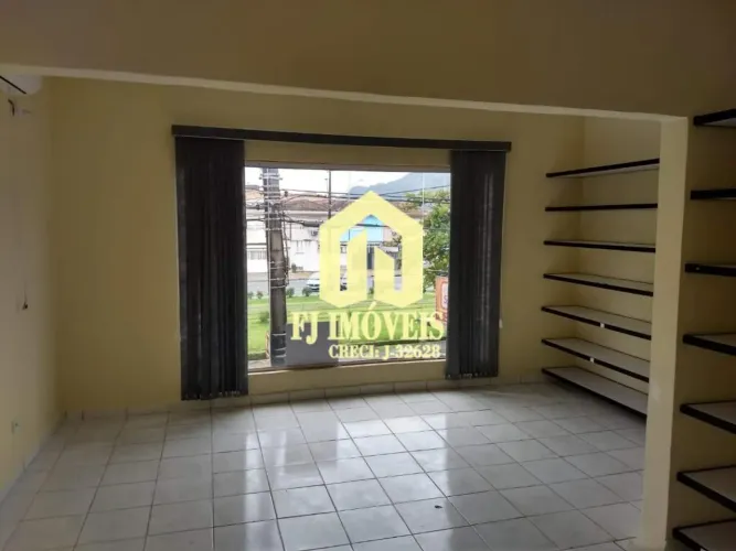 Vendo Sobrado com 3 Dormitórios no Centro de São Vicente- SP