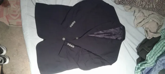 Roupas de desapego lote com mais de 10 peças . Por 100 tudo . Incluindo roupas de marca .