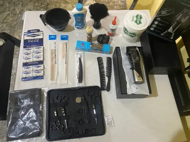 Kit barbeiro Máquina VGR-V002, Tesouras etc - Aceito Pix e Cartão