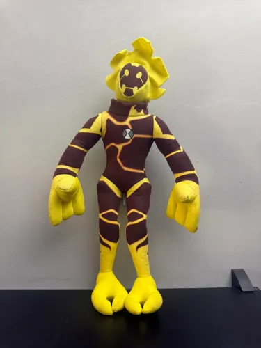 Boneco ben 10 pelucia chama