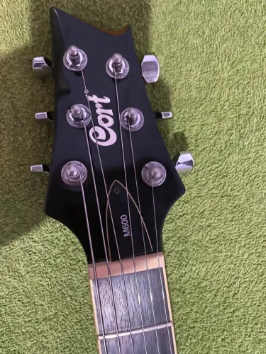 Guitarra Cort m600
