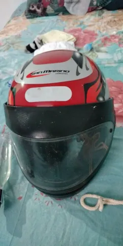 Vendo capacete san marino. Conservado