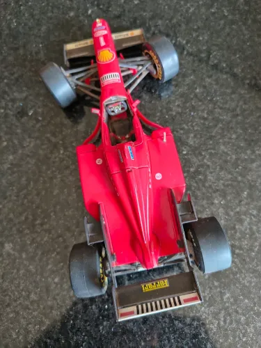 01 miniatura Maisto Ferrari fórmula 1, escala 1:20, perfeita