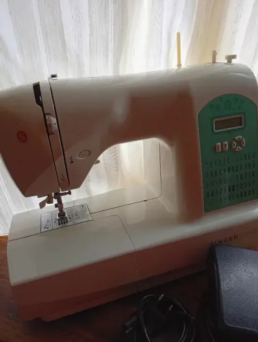 Máquina de costura Singer Starlet 6660