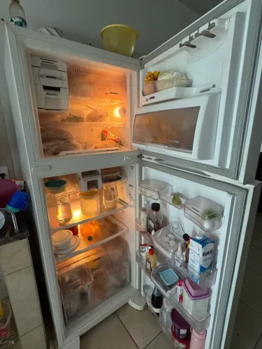 Vende-se geladeira