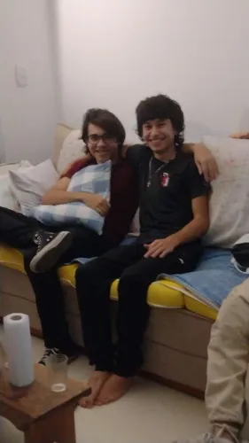 meninos bons pra carpir um lote
