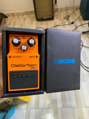 PEDAL BOSS SD1 NOVO NA CAIXA
