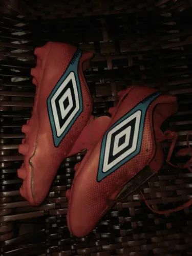 Chuteira Umbro usada, tamanho 40