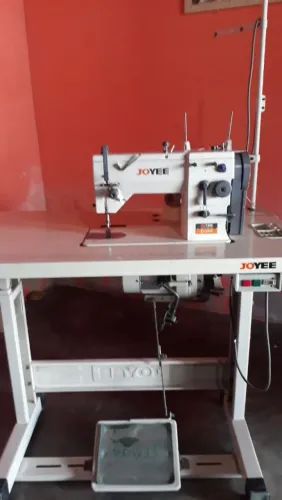 Máquina industrial de costura e bordar semi nova pouquíssimo usada