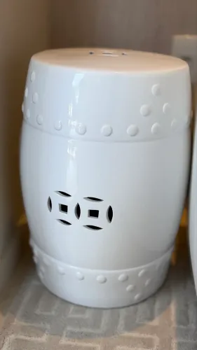 SEAT GARDEN BRANCO EM CERÂMICA ? TokStok