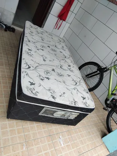Cama Box solteiro usada 180,00
