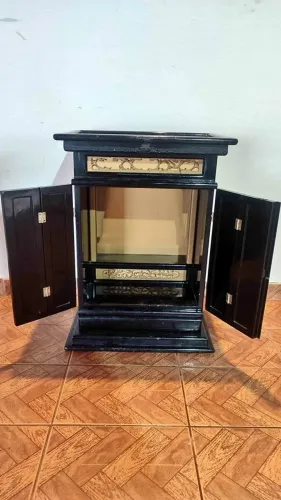 Oratório Antigo em Madeira Estilo Colonial com Portas Duplas