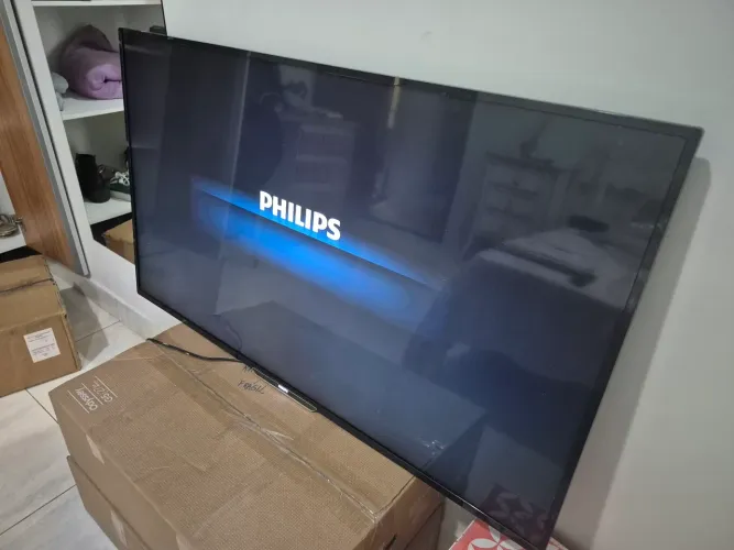 Bando TV Phillips 52' Ambilight com controle remoto