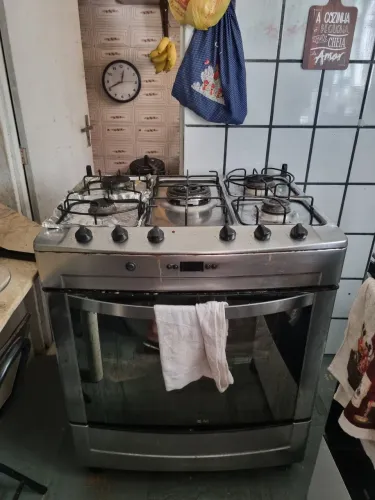 Vendo fogão de 5 bocas sem o vidro de cima apenas funcionando tudo certinho