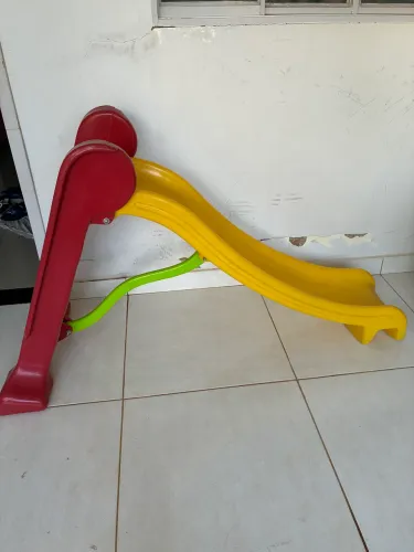 Escorregador Infantil de Plástico Resistente - R$ 220