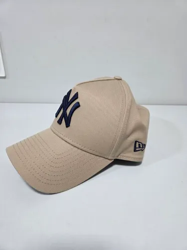 Boné New Era 940 New York Yankees aba curva