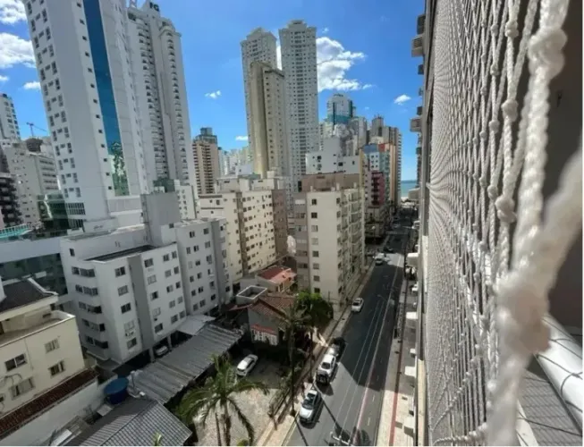 APARTAMENTO QUADRA MAR BARRA SUL EM BALNEÁRIO CAMBORIÚ REFORMADO EQUIPADO